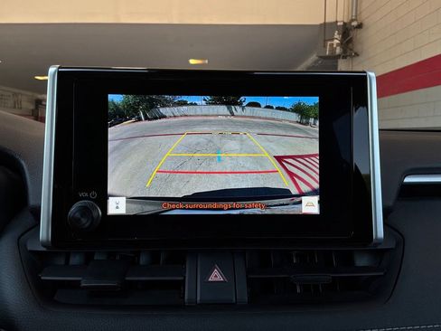 Used 2025 Toyota RAV4 XLE FWD image 31