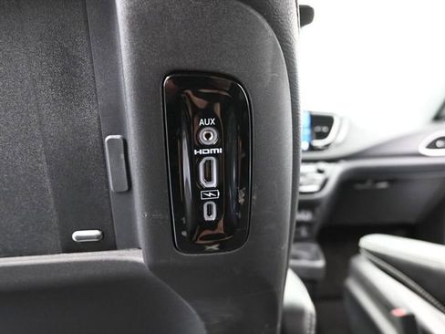 Used 2022 Chrysler Pacifica Touring-L w/ Uconnect Theater Family Group image 43