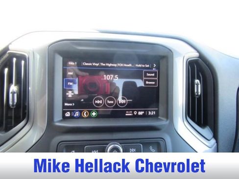 New 2026 Chevrolet Silverado 1500 Custom Trail Boss w/ LPO, Dark Essentials Package AWD/4WD image 12