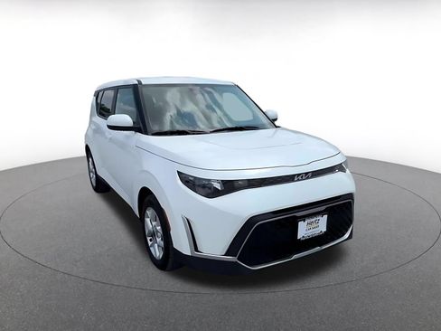 Used 2025 Kia Soul LX w/ LX Technology Package FWD image 3
