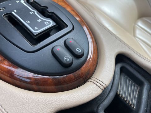 Used 2000 Jaguar XK8 Convertible image 19