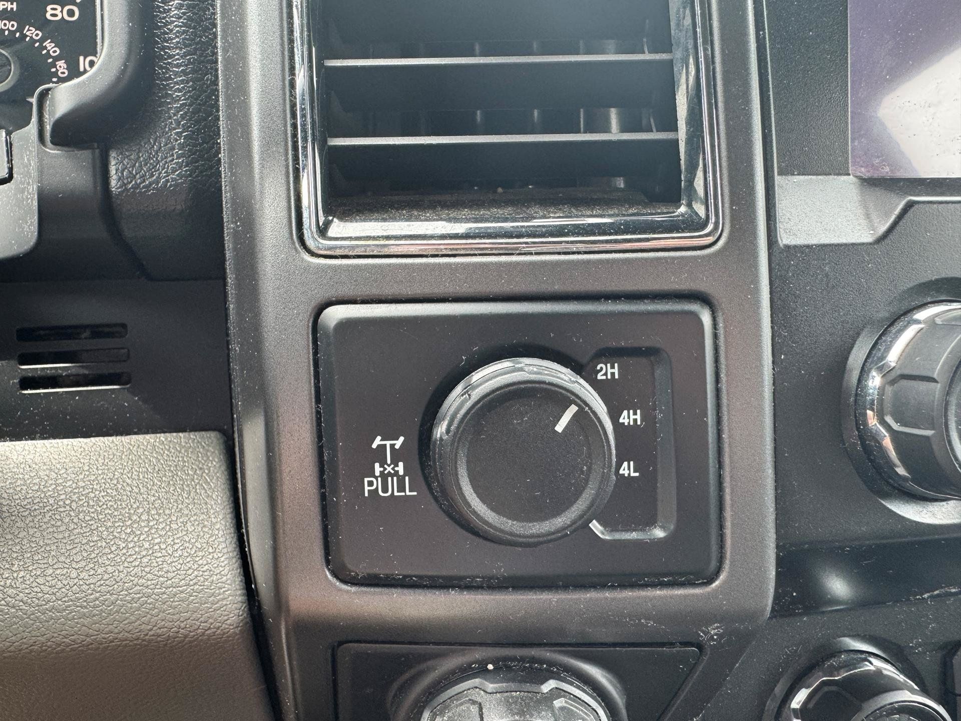 Used 2020 Ford F150 XLT w/ Equipment Group 302A Luxury AWD/4WD image 21