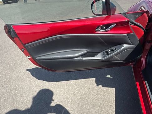 Used 2016 MAZDA MX-5 Miata Club RWD image 12