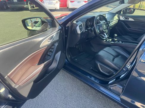 Used 2018 MAZDA MAZDA3 Touring FWD image 20
