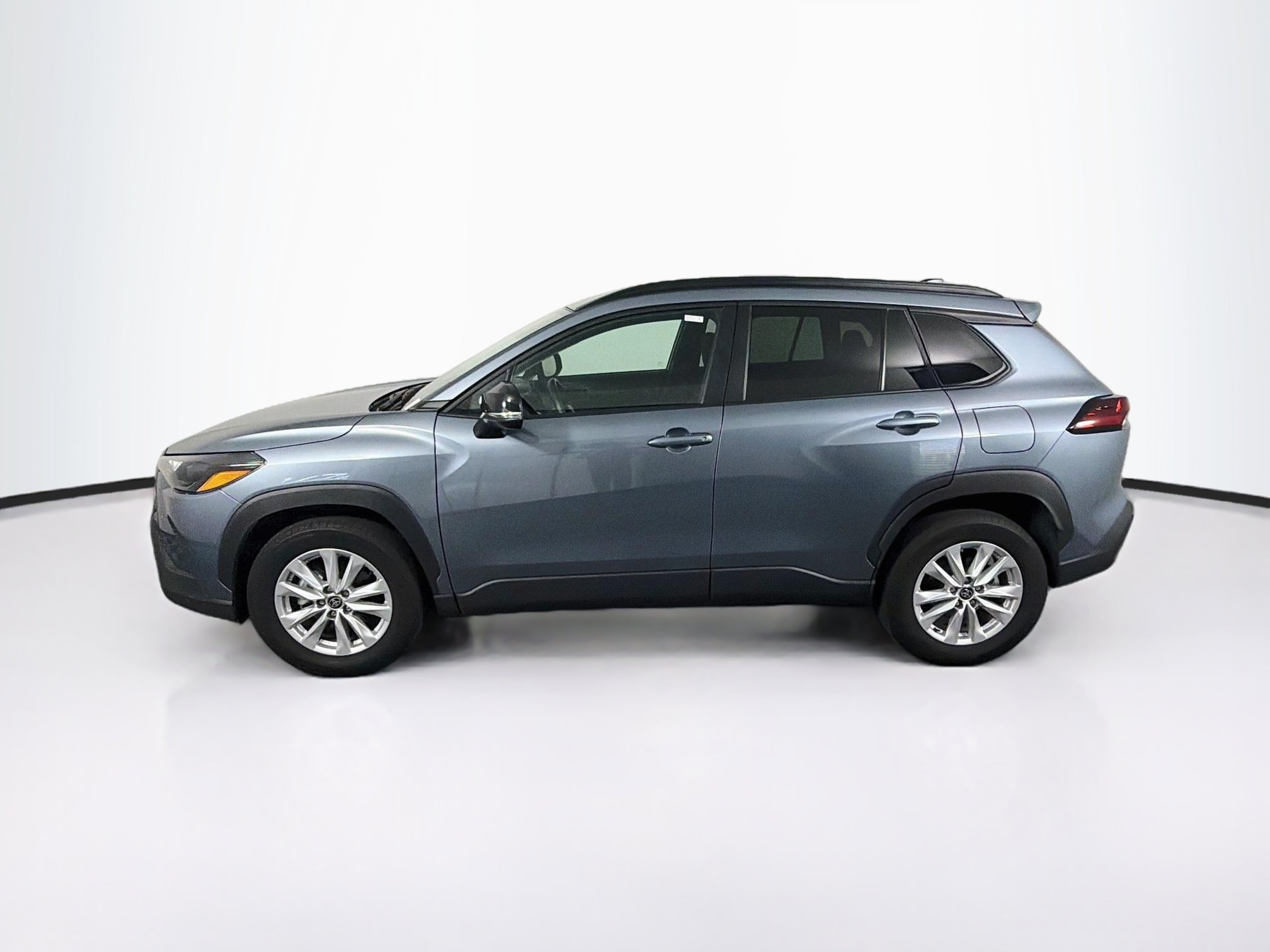 Used 2026 Toyota Corolla Cross LE FWD image 4
