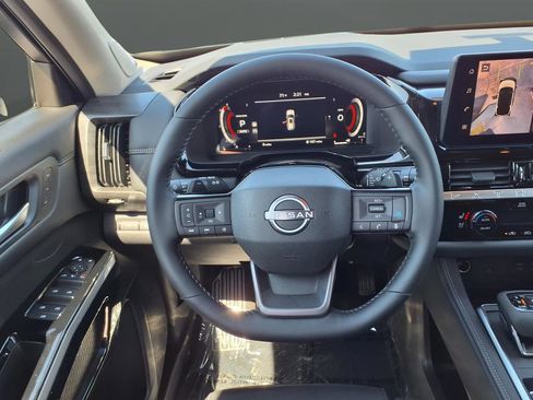 New 2026 Nissan Pathfinder Platinum AWD/4WD image 12