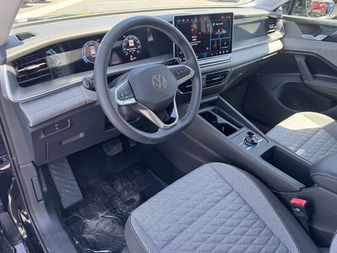 Used 2025 Volkswagen Tiguan S FWD image 17