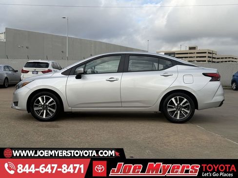 Used 2025 Nissan Versa SV image 6