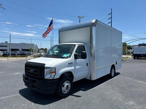 New 2024 Ford E-450 and Econoline 450 Super Duty w/ Driver's Safety Package image 25