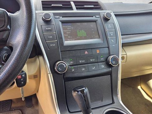 Used 2015 Toyota Camry LE image 13