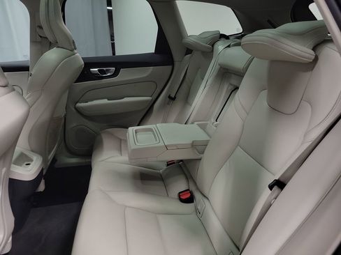 Used 2021 Volvo XC60 T5 Momentum AWD/4WD image 19