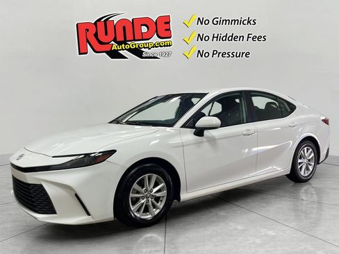 Used 2025 Toyota Camry LE FWD image 1