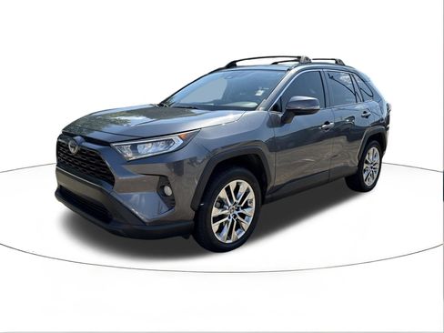 Used 2019 Toyota RAV4 XLE Premium FWD image 7