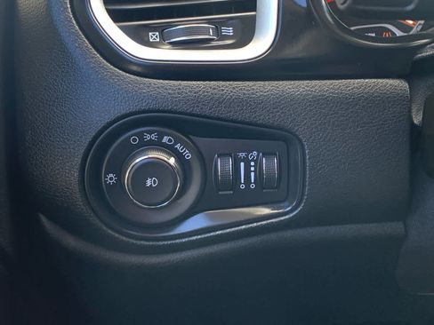 Used 2020 Jeep Renegade Latitude w/ Safety & Security Group II image 22