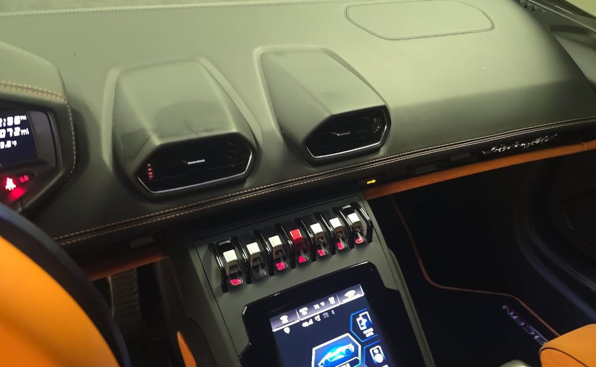 Used 2022 Lamborghini Huracan EVO RWD image 10