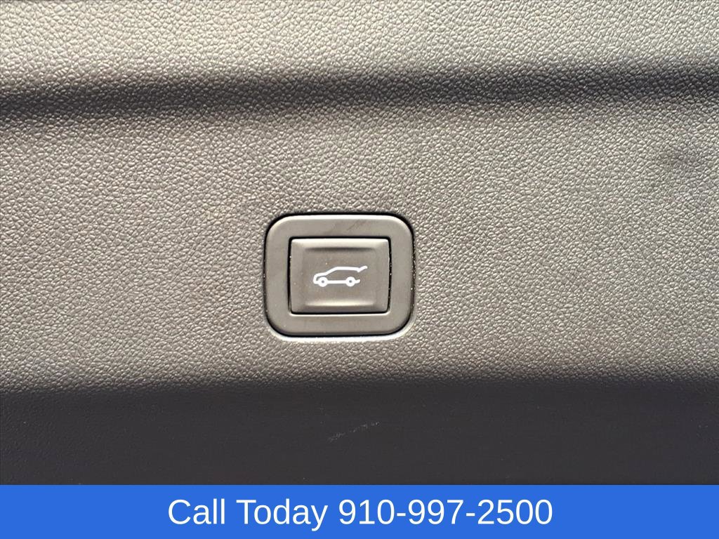 Used 2025 GMC Yukon Elevation w/ Elevation Premium Package AWD/4WD image 10