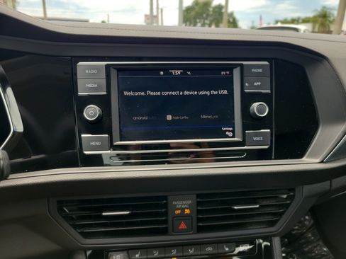 Used 2022 Volkswagen Jetta SE FWD image 22