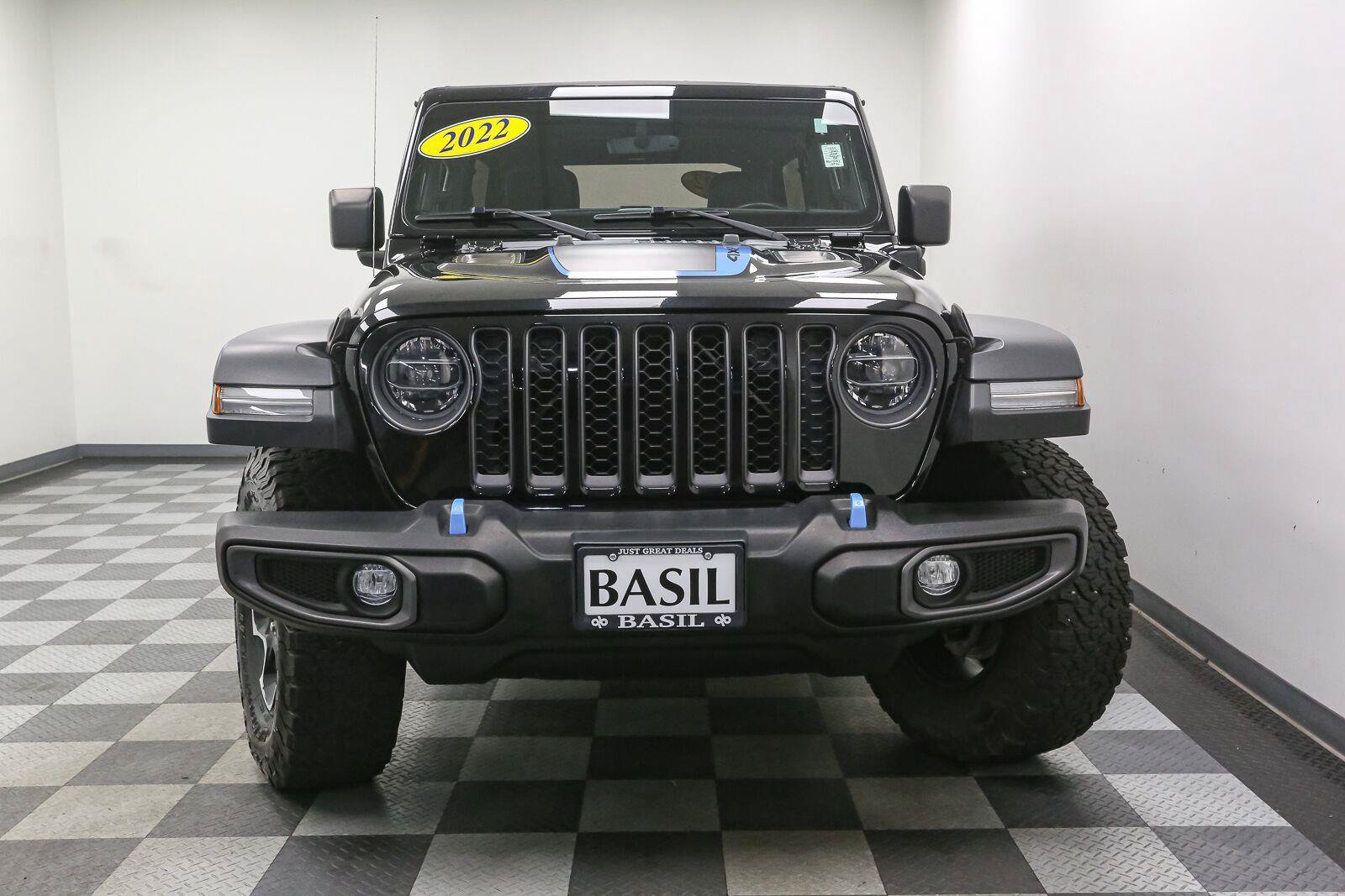 Used 2022 Jeep Wrangler Unlimited Rubicon 4xe w/ Cold Weather Group AWD/4WD image 3