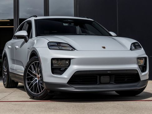Certified 2026 Porsche Macan 4 Electric AWD/4WD image 6