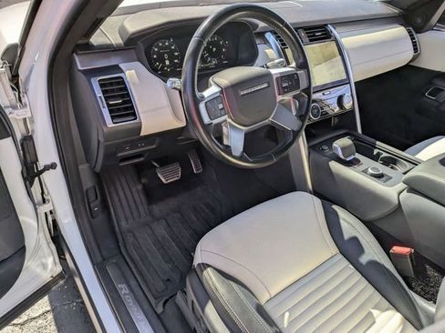 Used 2022 Land Rover Discovery S R-Dynamic image 9