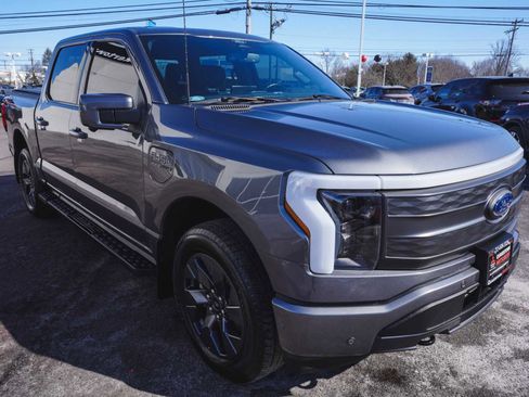 Used 2022 Ford F150 Lightning Lariat image 3