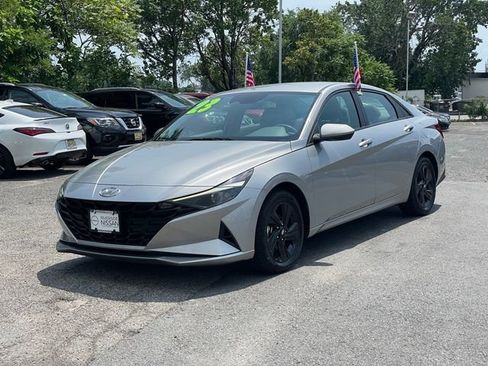 Used 2023 Hyundai Elantra SEL image 2