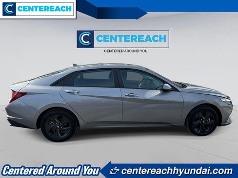 Used 2023 Hyundai Elantra SEL w/ Preferred Accessory Package image 3