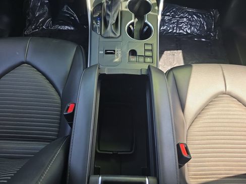 Certified 2024 Toyota Highlander XSE FWD image 18
