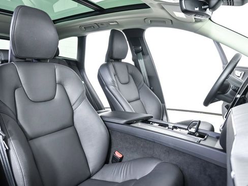 Certified 2025 Volvo XC60 B5 Plus AWD/4WD image 24