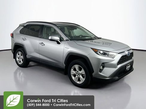 Used 2020 Toyota RAV4 XLE w/ Convenience Package image 1