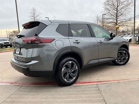 Used 2025 Nissan Rogue SV image 6