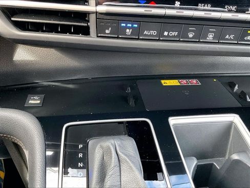 Used 2025 Toyota Sienna Platinum AWD/4WD image 26
