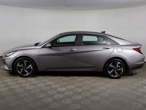 Used 2023 Hyundai Elantra SEL w/ Convenience Package image 13