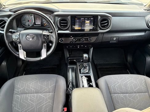 Used 2018 Toyota Tacoma TRD Sport image 15