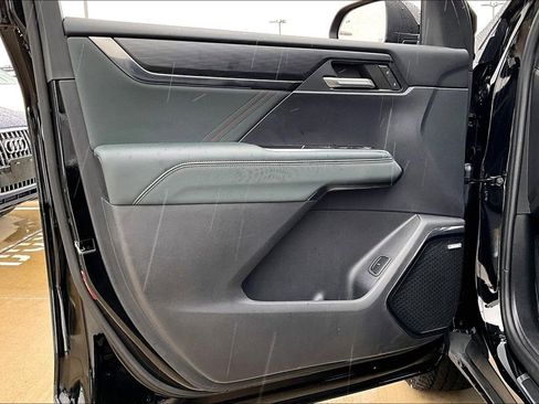 Used 2024 GMC Acadia AT4 w/ Luxury Package image 22