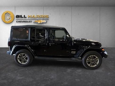 Used 2022 Jeep Wrangler Unlimited Sahara image 4