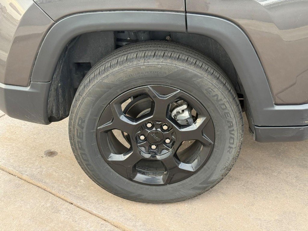 Used 2023 Jeep Compass Trailhawk AWD/4WD image 7