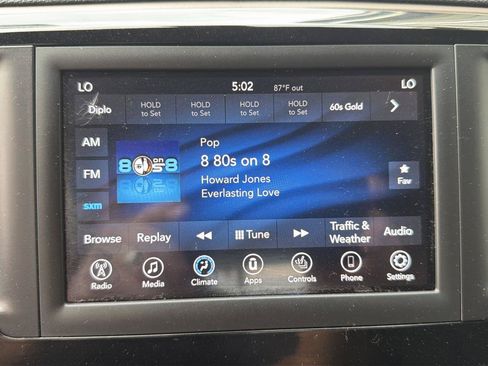 Used 2018 Chrysler Pacifica Touring-L FWD image 28