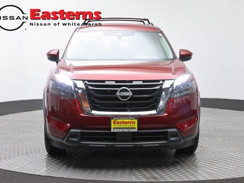 Used 2023 Nissan Pathfinder SV AWD/4WD image 2