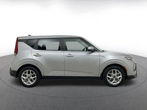 Used 2025 Kia Soul LX w/ LX Technology Package FWD image 10