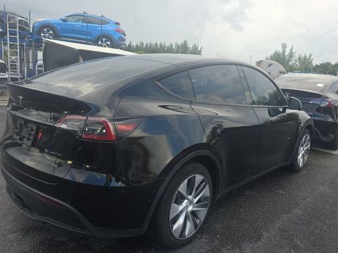 Used 2022 Tesla Model Y Long Range AWD/4WD image 3