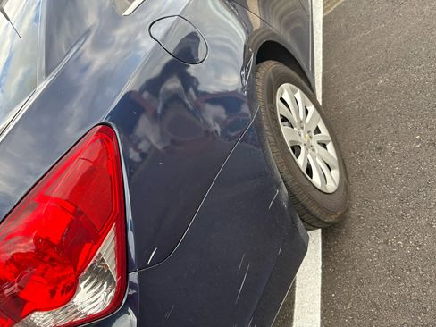 Used 2011 Chevrolet Cruze LS image 3