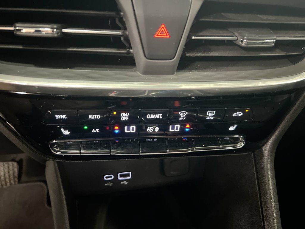 Used 2024 Buick Encore GX Avenir w/ Avenir Convenience Package AWD/4WD image 16