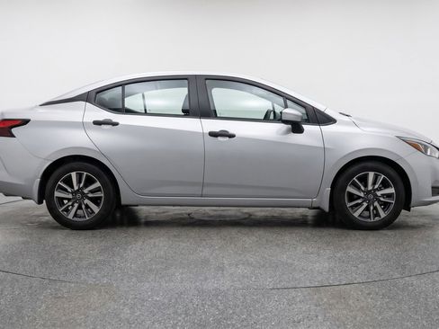 Used 2025 Nissan Versa SV image 11