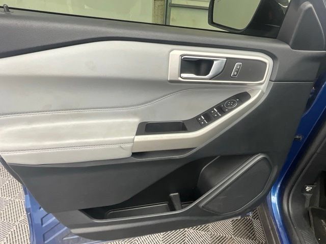 Used 2022 Ford Explorer XLT w/ Equipment Group 202A AWD/4WD image 14