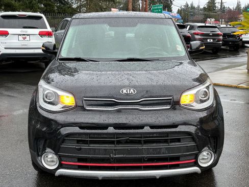 Used 2017 Kia Soul ! w/ Tech Package FWD image 2