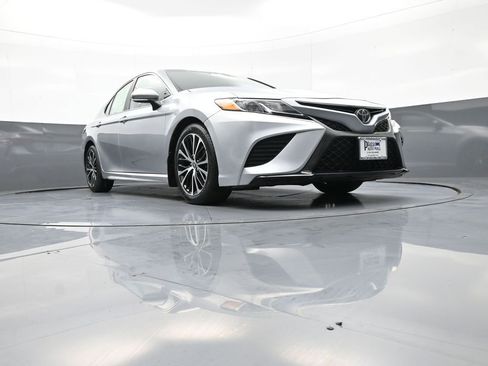 Certified 2020 Toyota Camry SE w/ Cold Weather Package AWD/4WD image 27