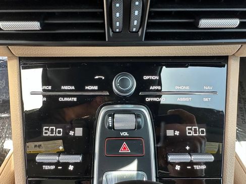 Certified 2022 Porsche Cayenne AWD/4WD image 32