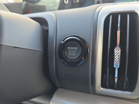 New 2025 Ford Expedition Active image 27