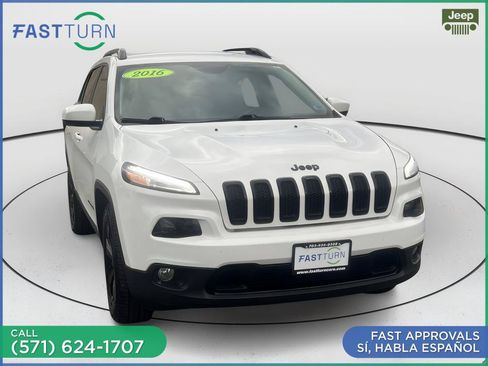 Used 2016 Jeep Cherokee Latitude w/ Cold Weather Group AWD/4WD image 3
